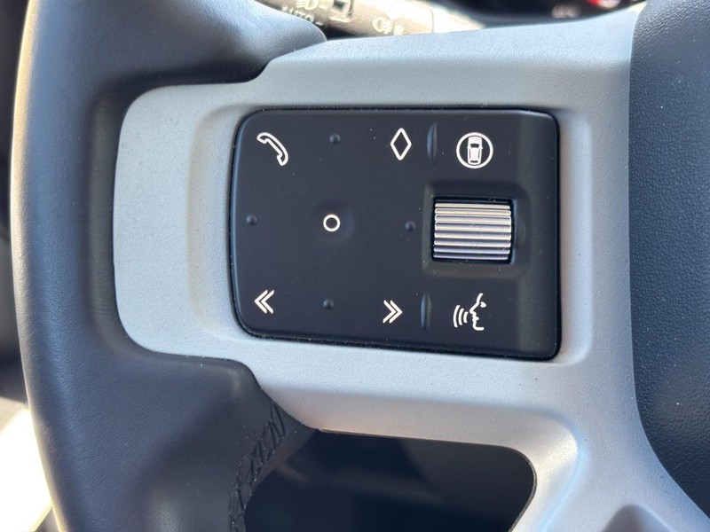 Land Rover Defender Vehicle Full-screen Gallery Image 21