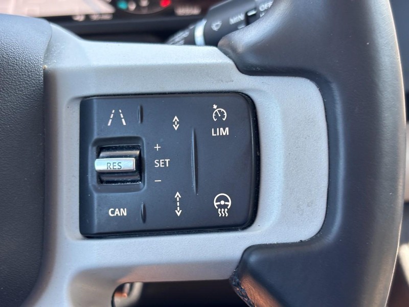 Land Rover Defender Vehicle Full-screen Gallery Image 22