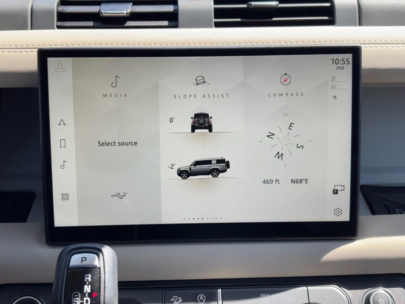 Land Rover Defender Vehicle Full-screen Gallery Image 24