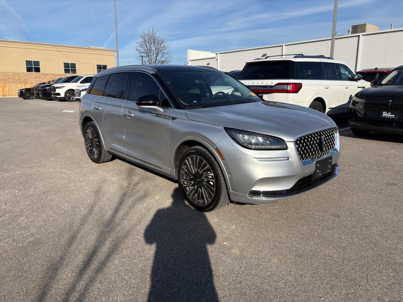 Lincoln Corsair Vehicle Full-screen Gallery Image 04