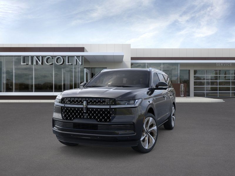 Lincoln Navigator Vehicle Full-screen Gallery Image 02