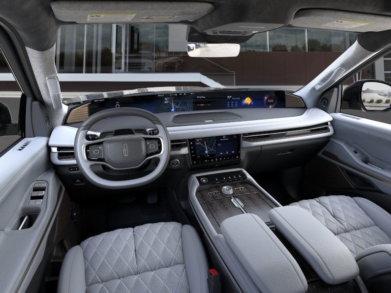 Lincoln Navigator Vehicle Full-screen Gallery Image 10