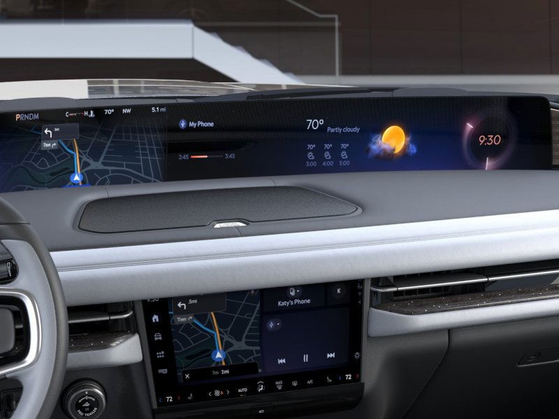 Lincoln Navigator Vehicle Full-screen Gallery Image 15