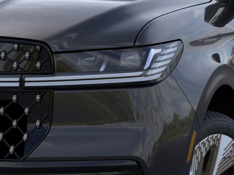 Lincoln Navigator Vehicle Full-screen Gallery Image 19