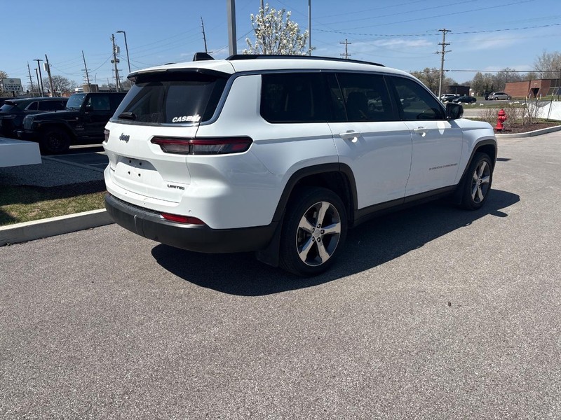 Jeep Grand Cherokee L Vehicle Full-screen Gallery Image 03