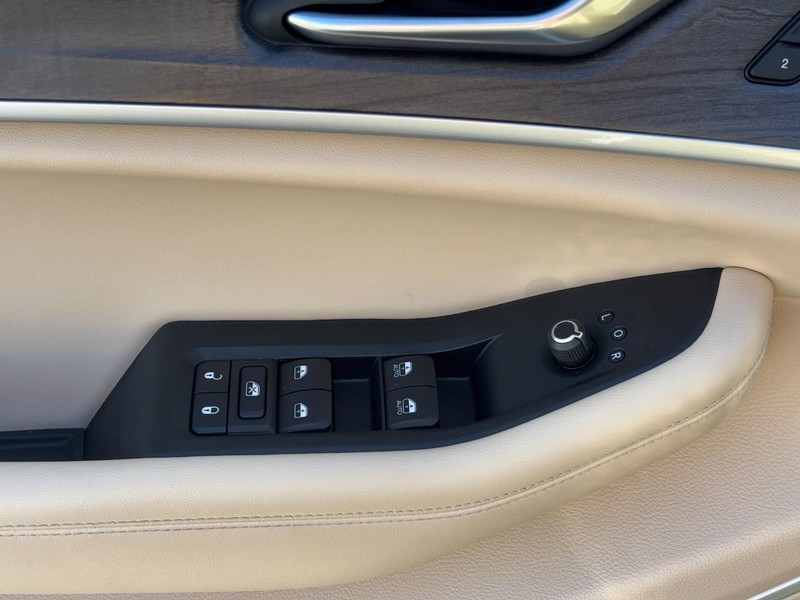 Jeep Grand Cherokee L Vehicle Full-screen Gallery Image 18