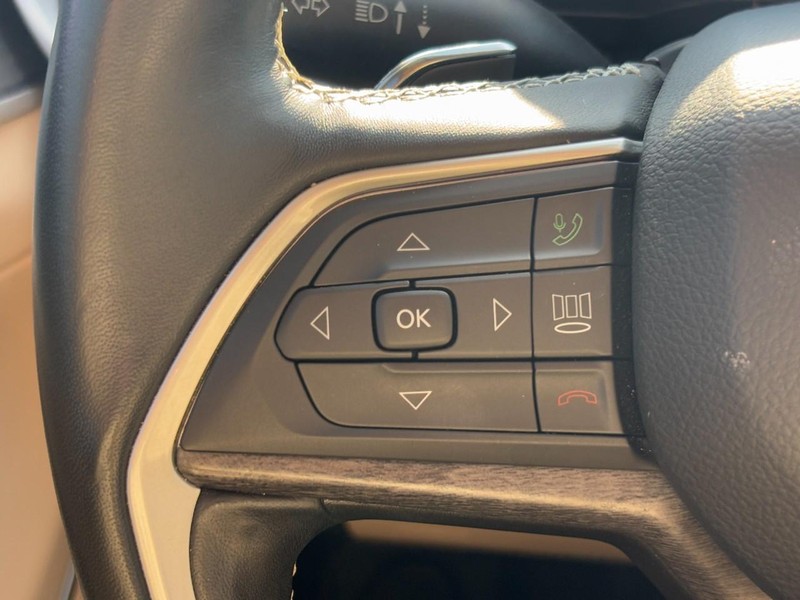 Jeep Grand Cherokee L Vehicle Full-screen Gallery Image 19