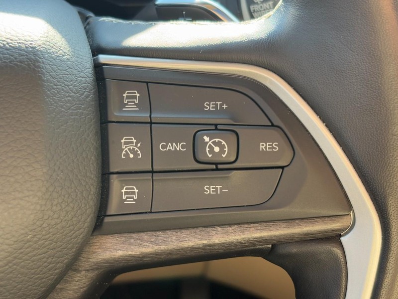 Jeep Grand Cherokee L Vehicle Full-screen Gallery Image 20