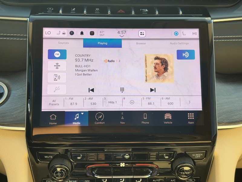 Jeep Grand Cherokee L Vehicle Full-screen Gallery Image 22