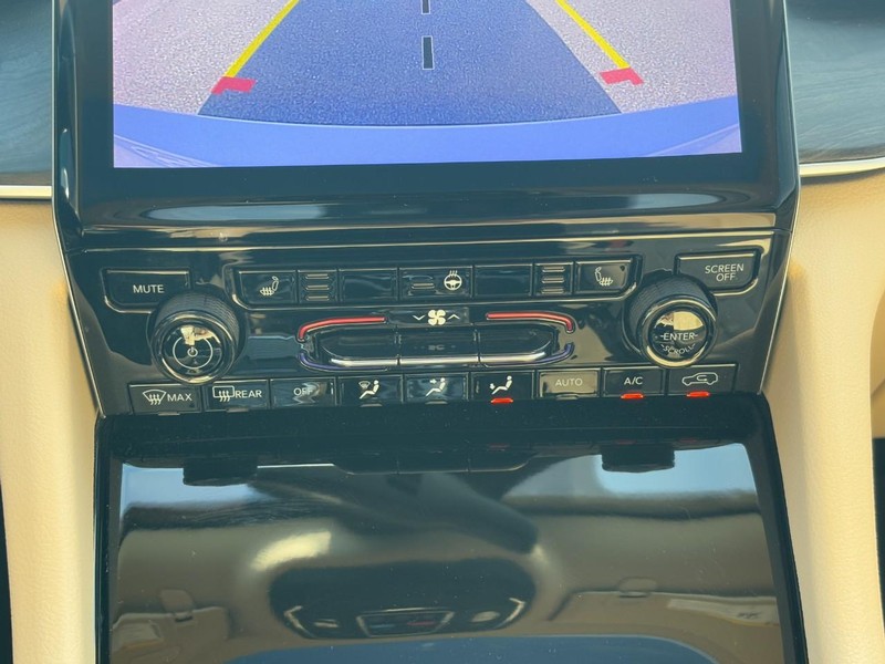 Jeep Grand Cherokee L Vehicle Full-screen Gallery Image 25