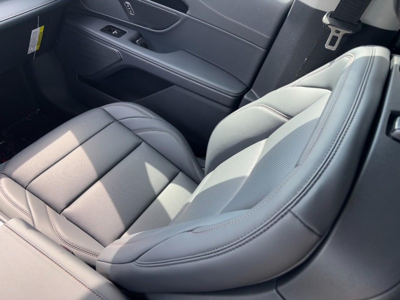 Lincoln Nautilus Vehicle Full-screen Gallery Image 15