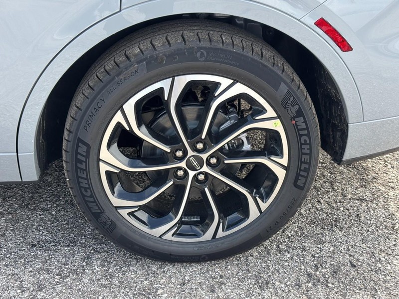 Lincoln Nautilus Vehicle Full-screen Gallery Image 10