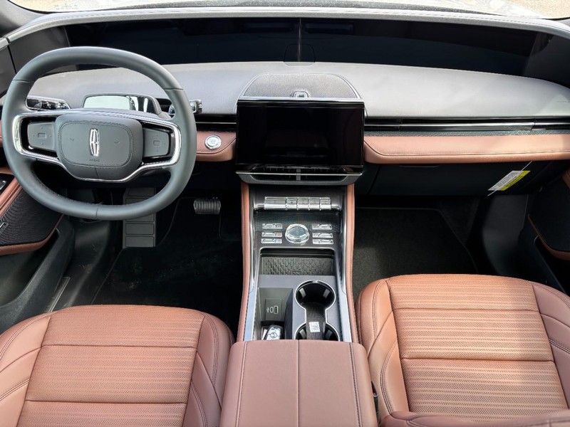 Lincoln Nautilus Vehicle Full-screen Gallery Image 12