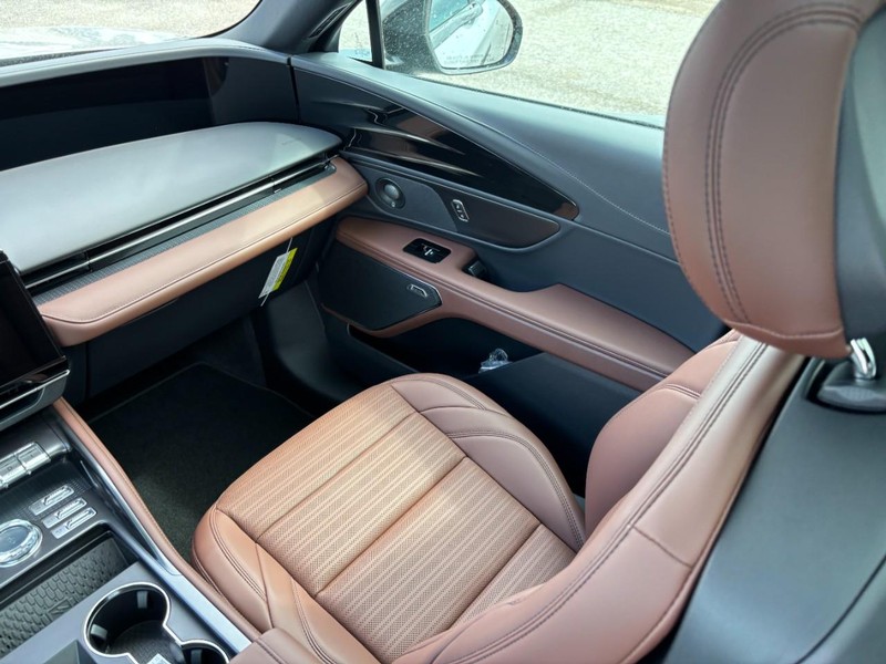 Lincoln Nautilus Vehicle Full-screen Gallery Image 15