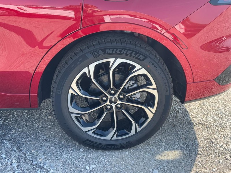 Lincoln Nautilus Vehicle Full-screen Gallery Image 10