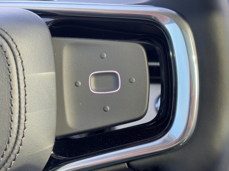 Lincoln Nautilus Vehicle Full-screen Gallery Image 19