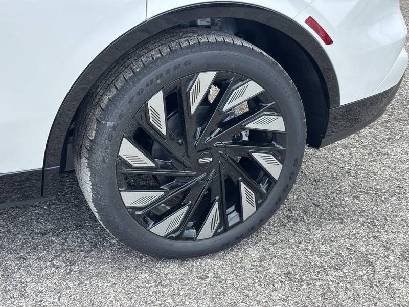 Lincoln Nautilus Vehicle Full-screen Gallery Image 10