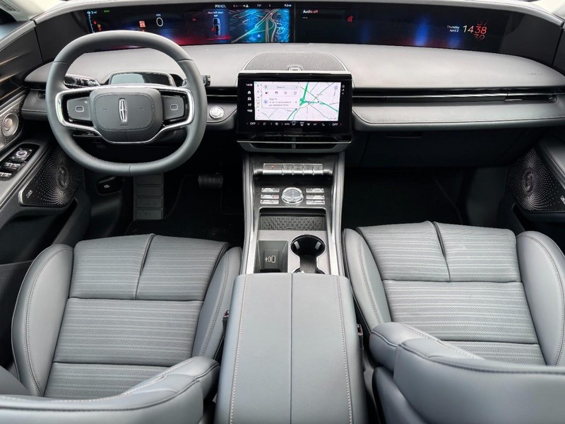Lincoln Nautilus Vehicle Full-screen Gallery Image 12