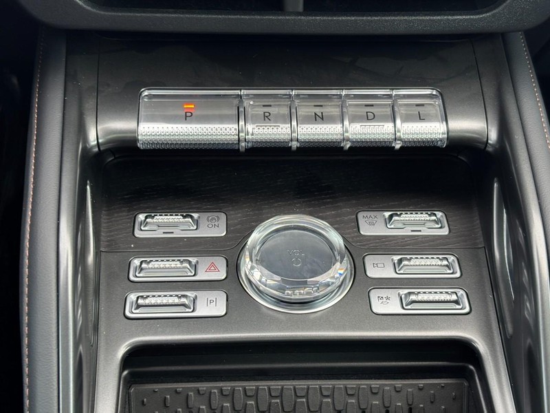 Lincoln Nautilus Vehicle Full-screen Gallery Image 24