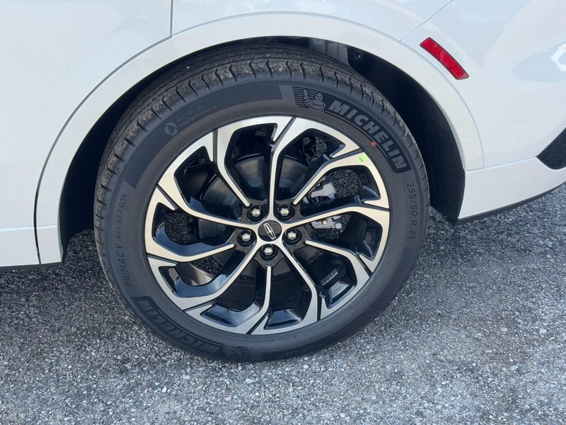 Lincoln Nautilus Vehicle Full-screen Gallery Image 10