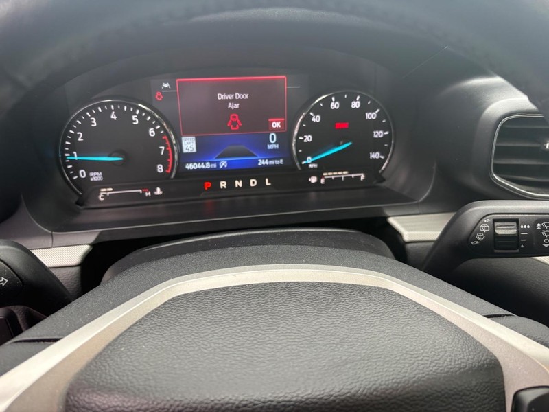 Ford Explorer Vehicle Full-screen Gallery Image 06