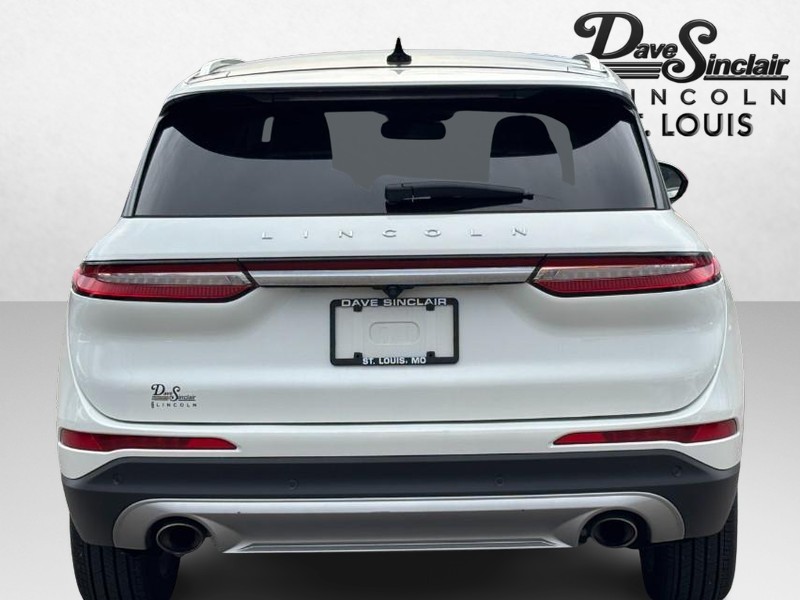 Lincoln Corsair Vehicle Full-screen Gallery Image 04