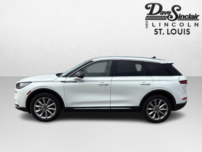 Lincoln Corsair Vehicle Full-screen Gallery Image 06