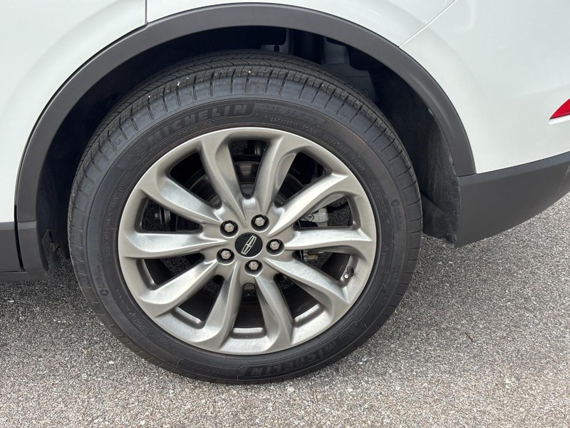 Lincoln Corsair Vehicle Full-screen Gallery Image 10