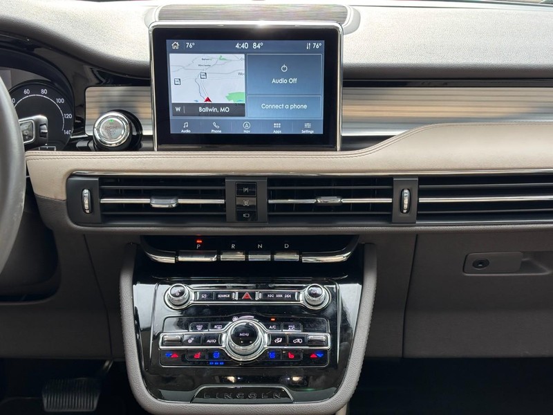 Lincoln Corsair Vehicle Full-screen Gallery Image 14