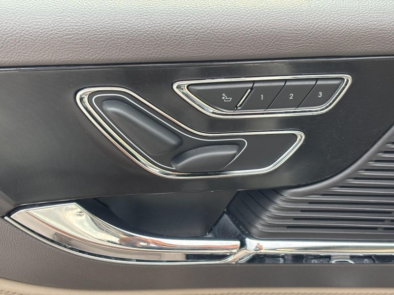 Lincoln Corsair Vehicle Full-screen Gallery Image 16