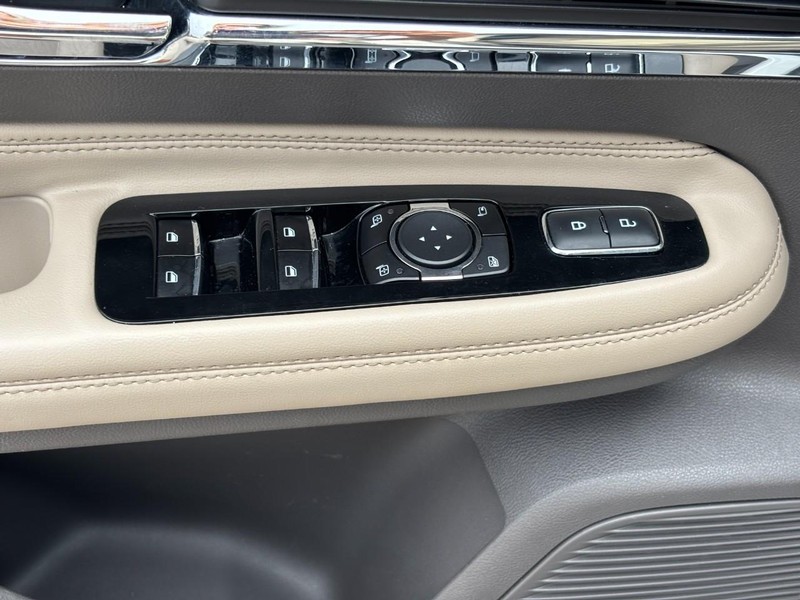 Lincoln Corsair Vehicle Full-screen Gallery Image 17