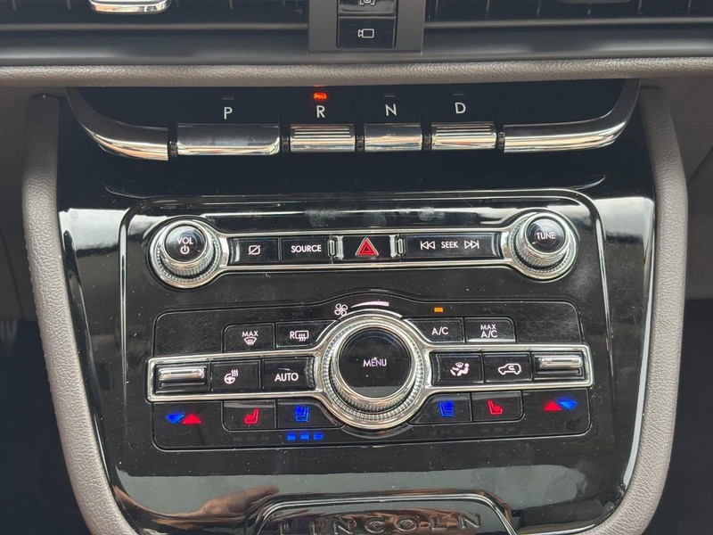 Lincoln Corsair Vehicle Full-screen Gallery Image 23