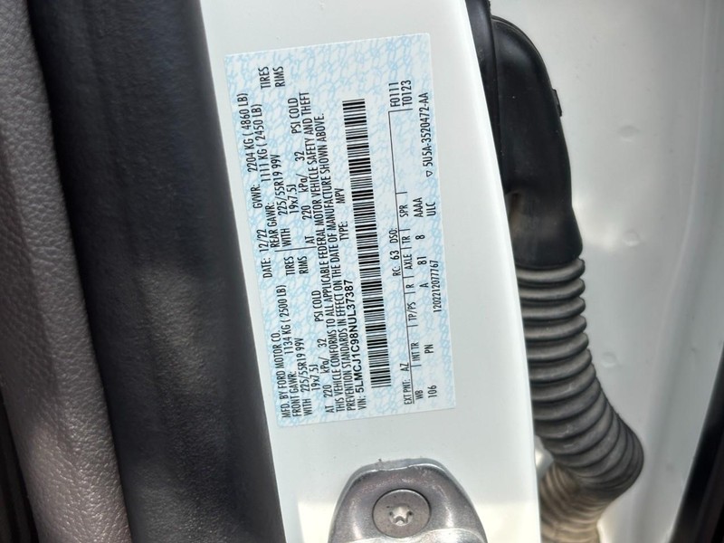 Lincoln Corsair Vehicle Full-screen Gallery Image 24