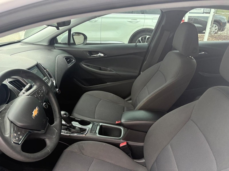 Chevrolet Cruze Vehicle Full-screen Gallery Image 05