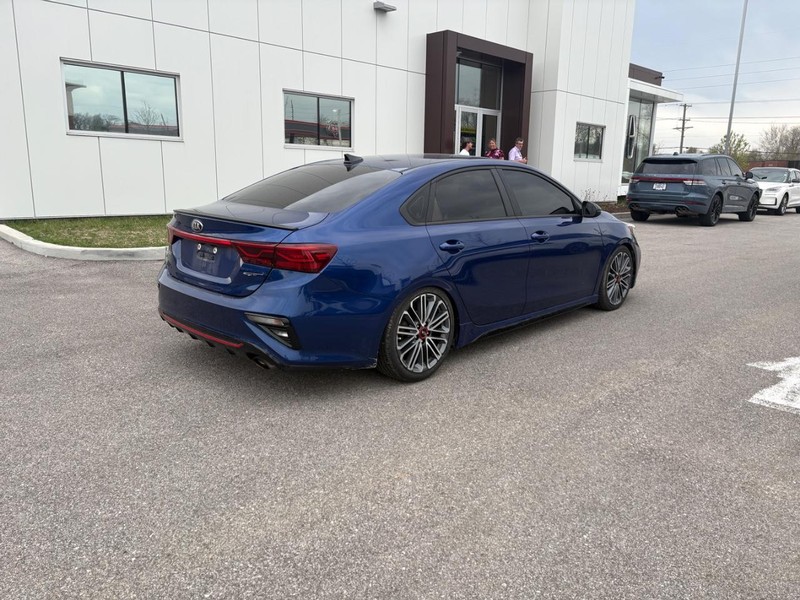 Kia Forte Vehicle Full-screen Gallery Image 03