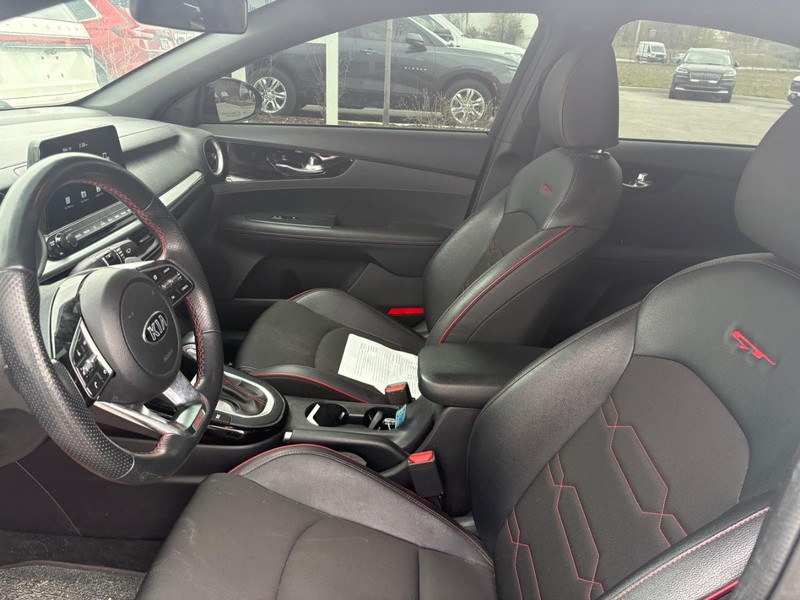 Kia Forte Vehicle Full-screen Gallery Image 05