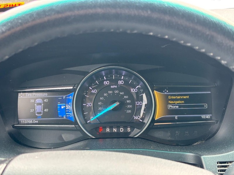 Ford Explorer Vehicle Full-screen Gallery Image 19