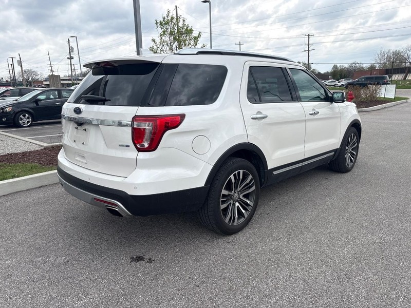 Ford Explorer Vehicle Full-screen Gallery Image 03