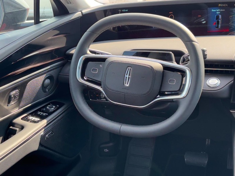 Lincoln Nautilus Vehicle Full-screen Gallery Image 13