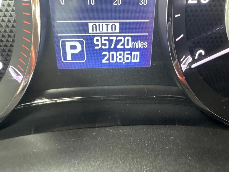 Nissan Armada Vehicle Full-screen Gallery Image 07