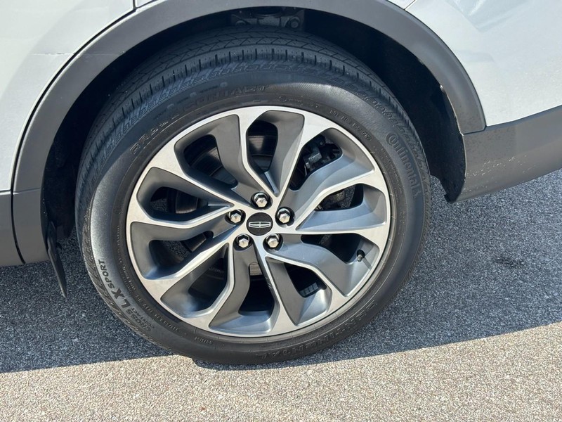 Lincoln Nautilus Vehicle Full-screen Gallery Image 10