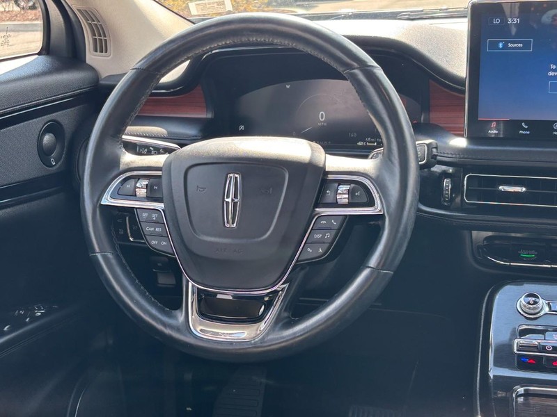 Lincoln Nautilus Vehicle Full-screen Gallery Image 13