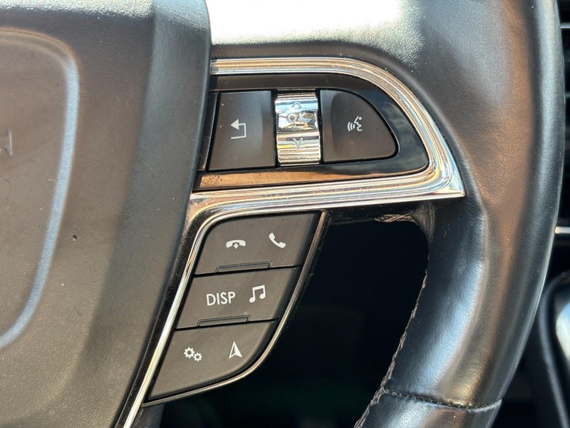 Lincoln Nautilus Vehicle Full-screen Gallery Image 19