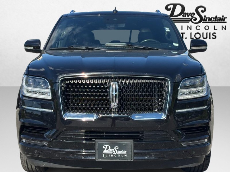 Lincoln Navigator L Vehicle Full-screen Gallery Image 09