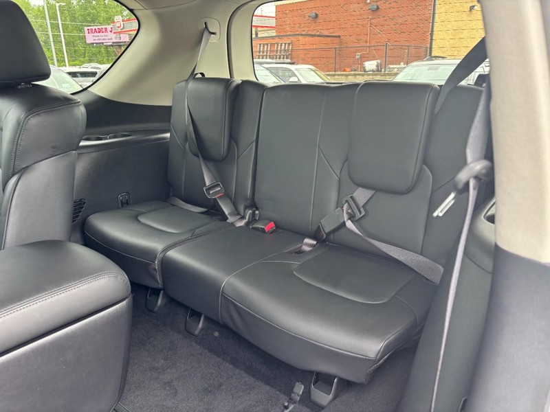 Nissan Armada Vehicle Full-screen Gallery Image 12