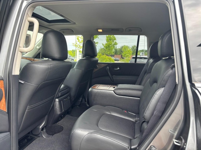 Nissan Armada Vehicle Full-screen Gallery Image 13