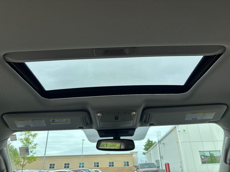 Nissan Armada Vehicle Full-screen Gallery Image 14