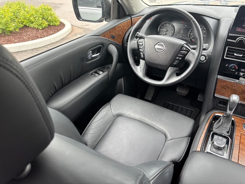 Nissan Armada Vehicle Full-screen Gallery Image 15