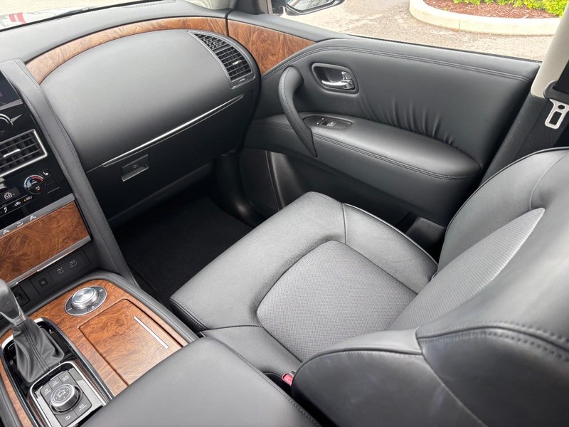 Nissan Armada Vehicle Full-screen Gallery Image 17