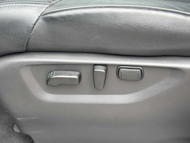 Nissan Armada Vehicle Full-screen Gallery Image 18